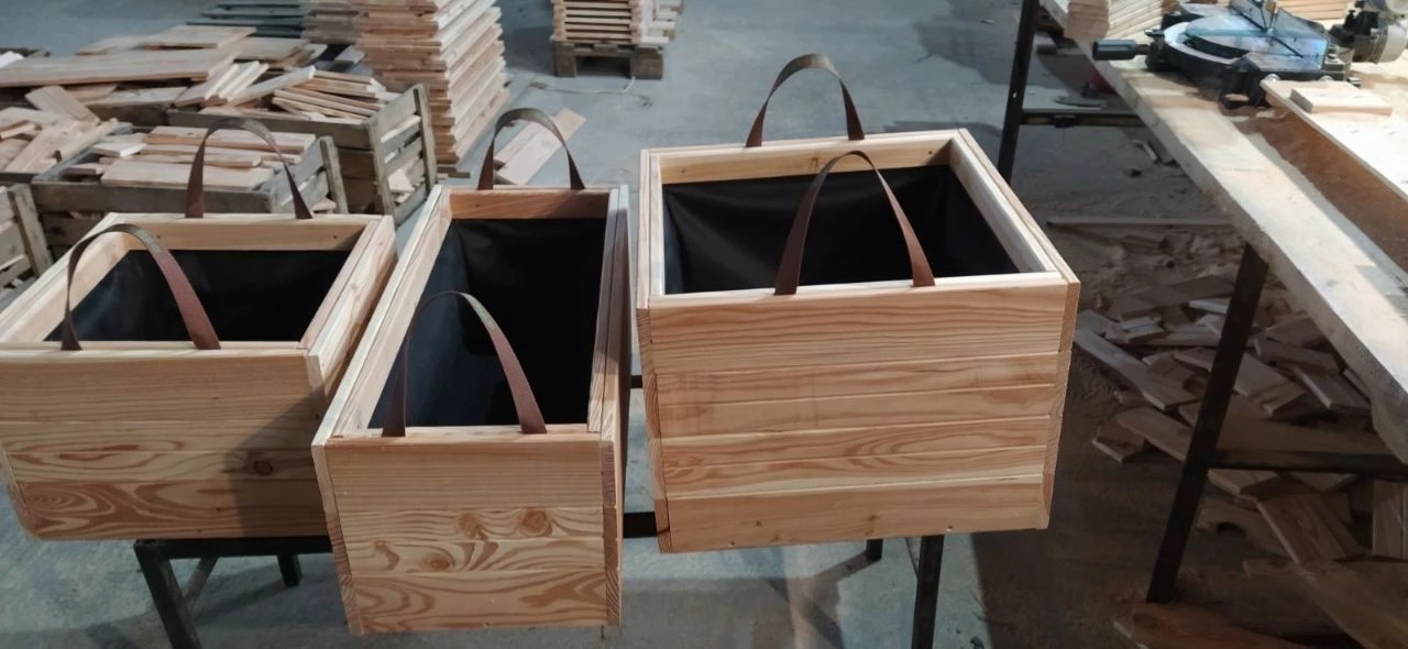 Larch basket 1